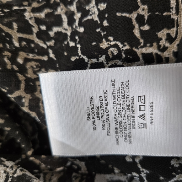 Sleeveless Mock Neck Animal Print Blouse - Picture 12 of 12